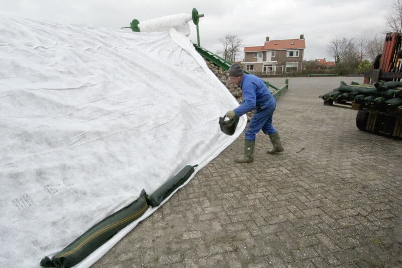 Boogaard-Vader beschikt over een overlaadwagen die ze bij het rooien van hun eigen bieten altijd inzetten. Van hun loonwerk-klanten wil inmiddels zo`n 85% dat met overlaadwagen wordt gerooid. Sommige klanten vinden dat inmiddels al vanzelfsprekend.