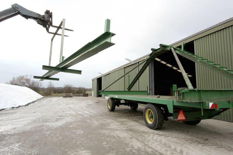 De constructie bestaat uit twee stalen balken die 9 meter uit elkaar liggen. De balken zijn verbonden met een trapeziumvormige overspanning met een tophoogte van 2,80 meter. De constructie fungeert als een mal voor de bietenhoop.
