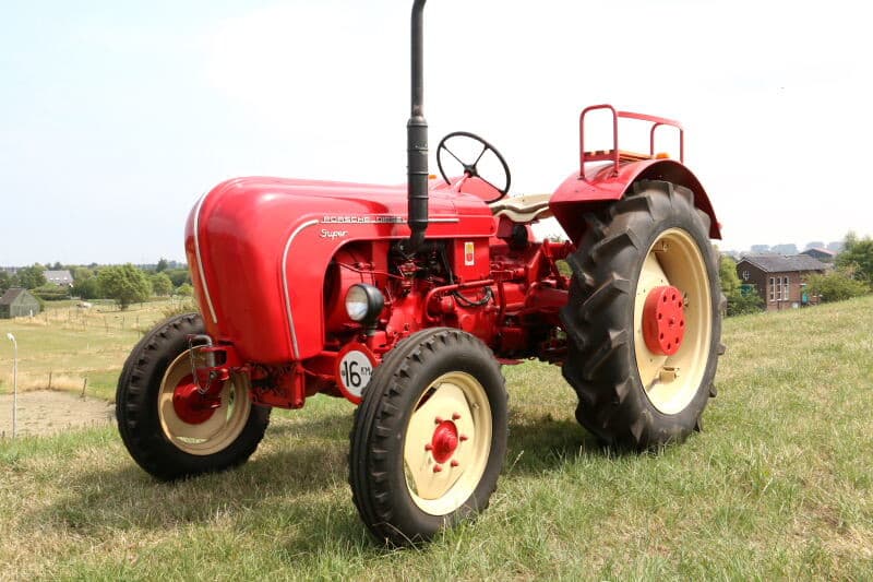Fraai geconserveerd is deze IH Mc Cormick Farmall M rijenteelttractor. Dit type was vanaf 1939 in productie.