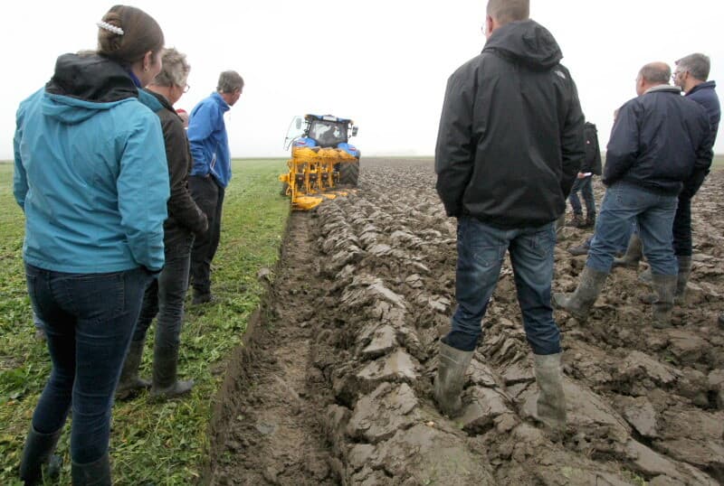 In de voor is net genoeg ruimte voor de 71 centimeter brede trekkerband.