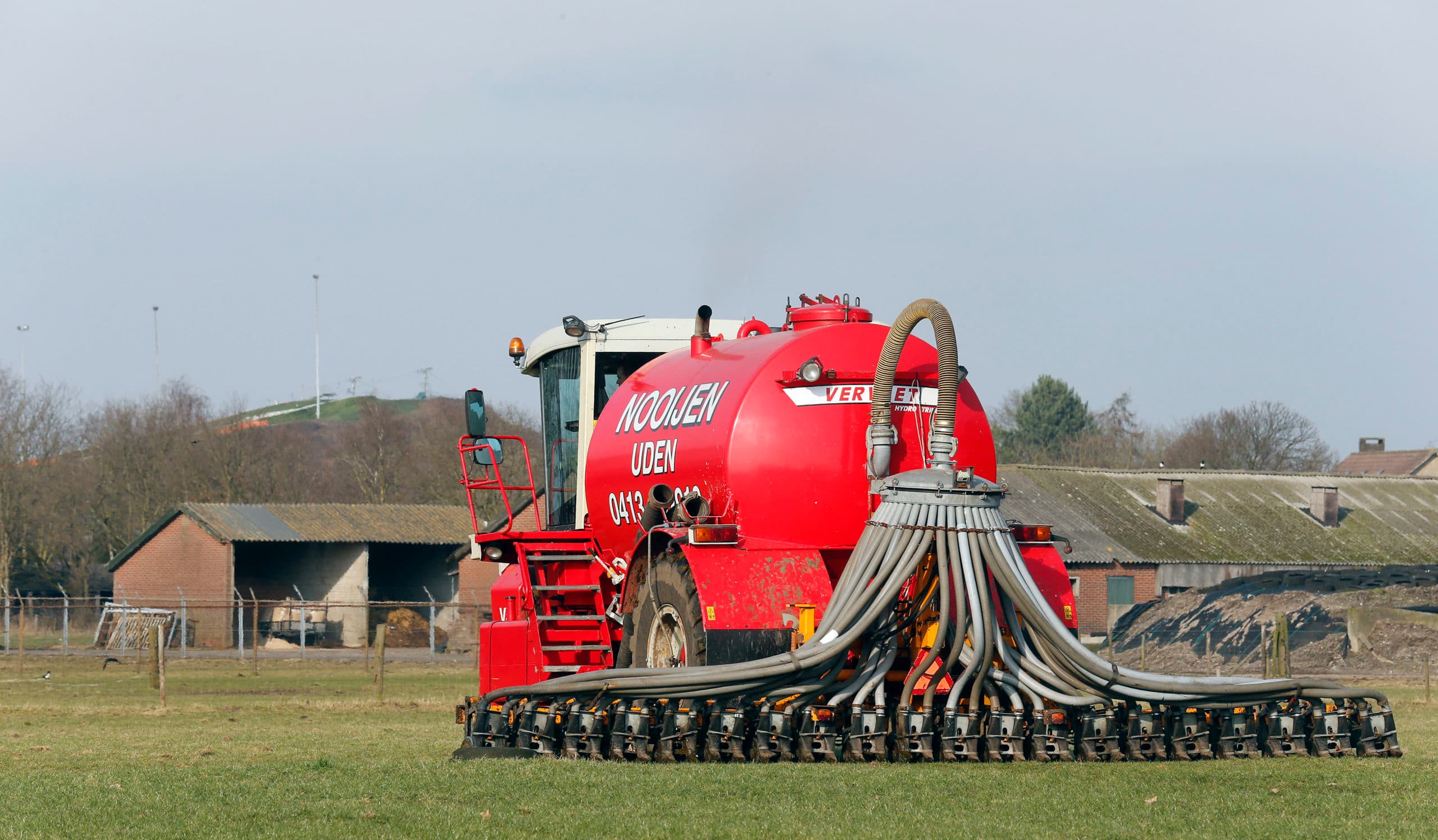 Bemesten van grasland. - Foto: Bert Jansen