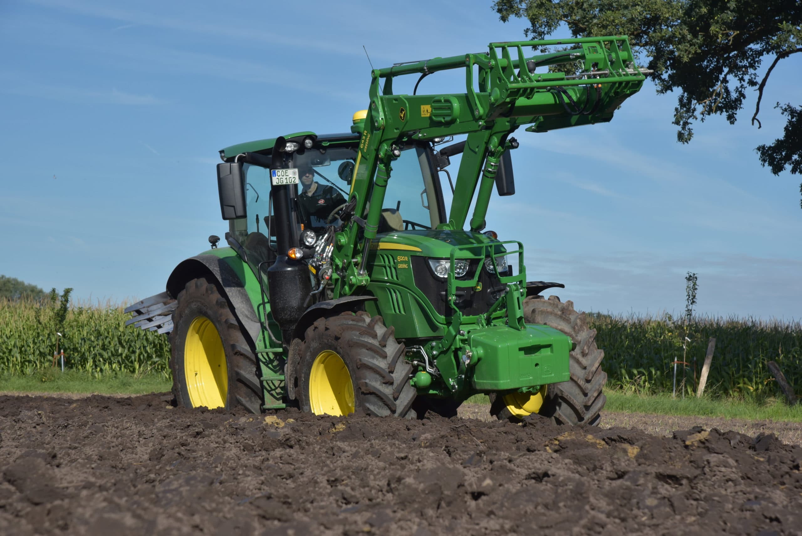 De 6120R scoort op op afwerking en comfort maar heeft ook verbeterpunten zoals de aftakas. PTO en draaicirkel.