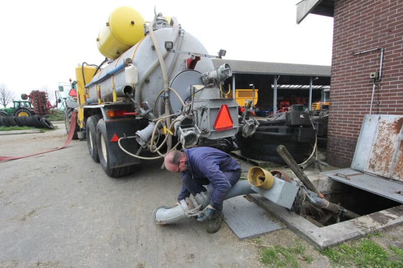 Dit gras is niet voor de koeien, maar bestemd voor de drogerij. Daar wordt het verwerkt en klein verpakt voor de detailhandel.