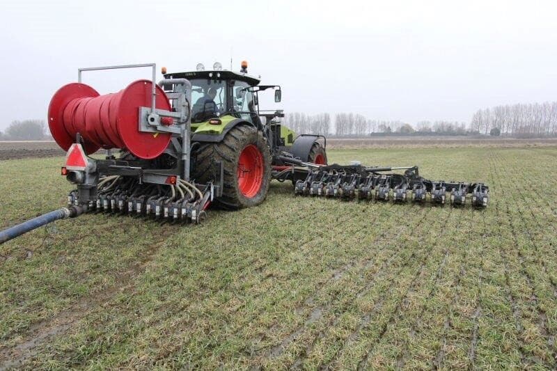 Bij nadere beschouwing blijkt dat de grasgroenbemester een goede doorworteling van de grond opleverde.