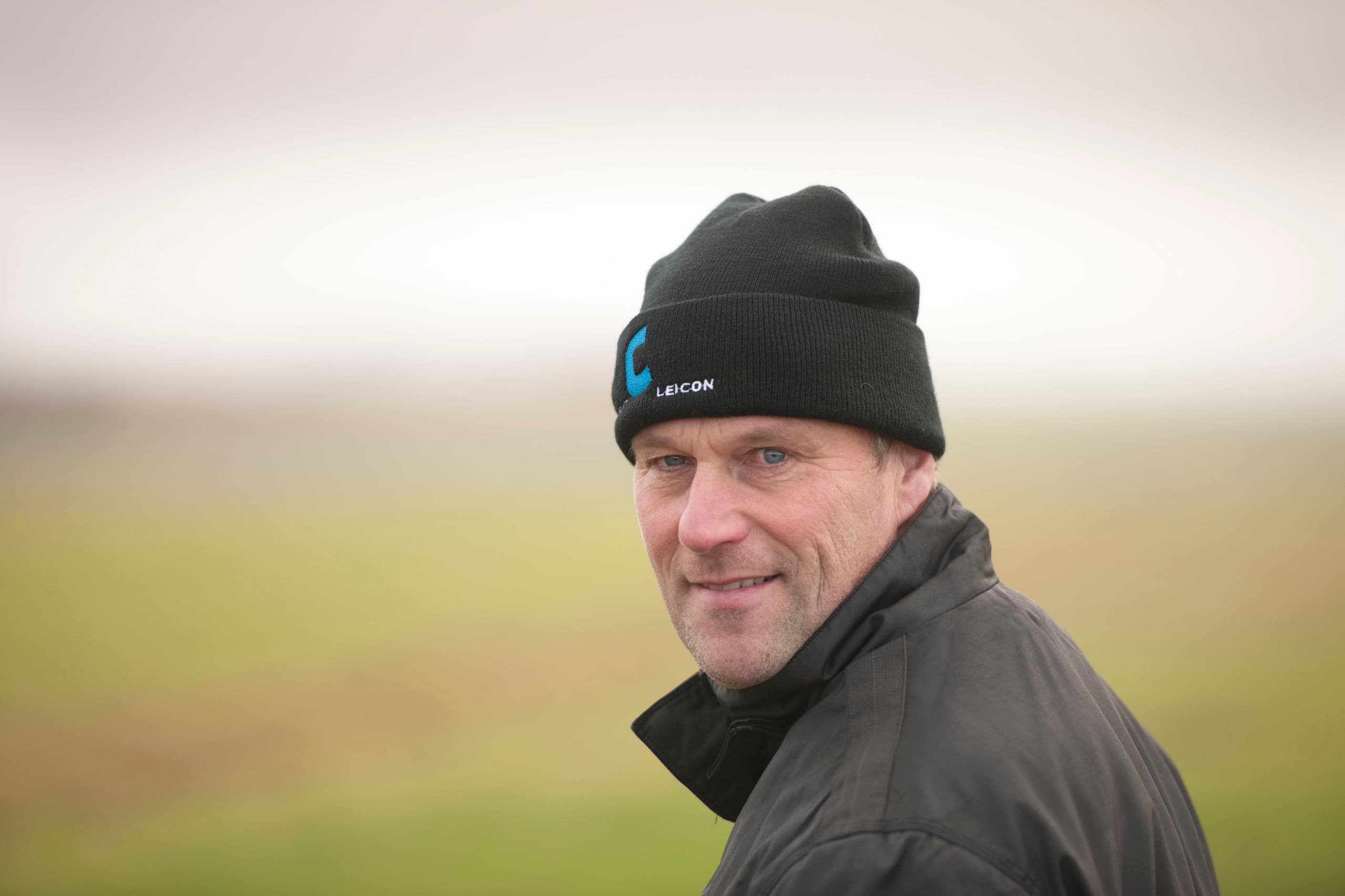 Melkveehouder Johan Brandsma - Foto: Mark Pasveer