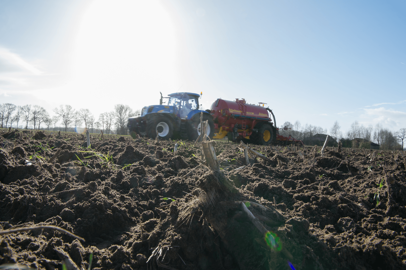Van Dam: weer mestexport naar Nedersaksen - Foto: Michel Velderman