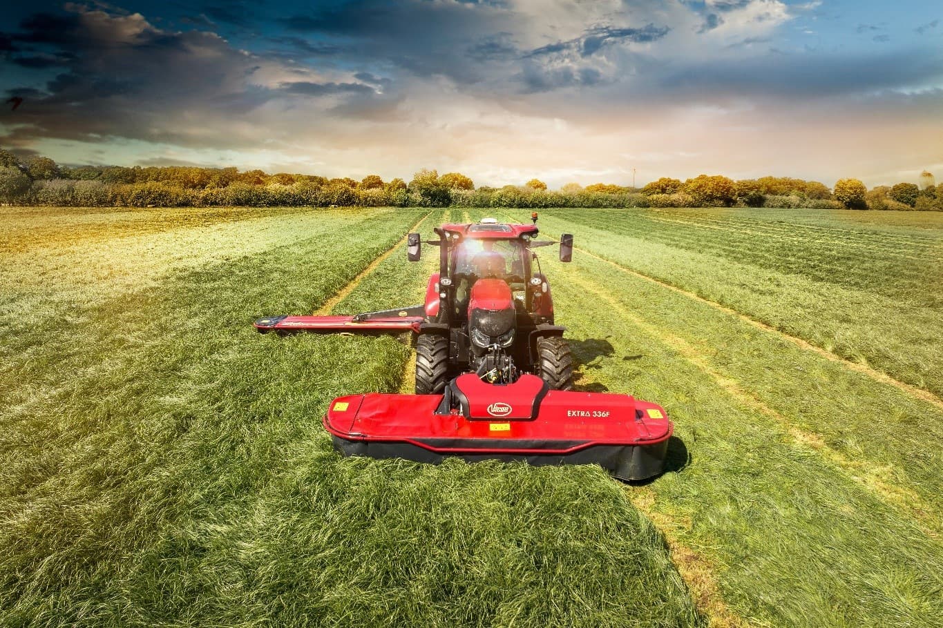 De Vicon Extra 300F-frontmaaier is vernieuwd. De machine is compacter en beschikt over een wendbaar ophangingssysteem. Foto's: Vicon