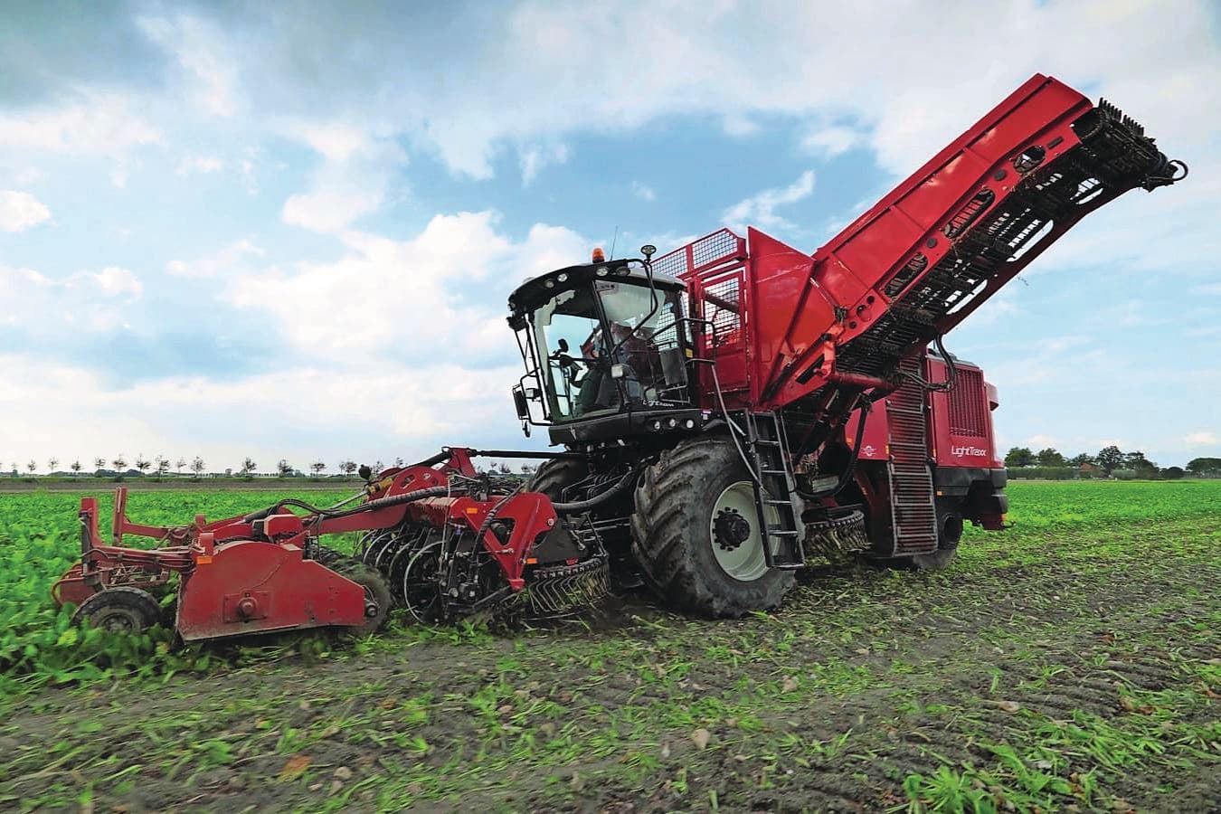 Speelman Machines heeft per 1 januari 2026 de licentierechten om onder eigen naam de Agrifac-bietenrooiers LightTraxx en OptiTraxx (met rupsonderstel) te produceren. De eerste rooier wordt in april van dit jaar verwacht. Foto: Lucas van de Weijer
