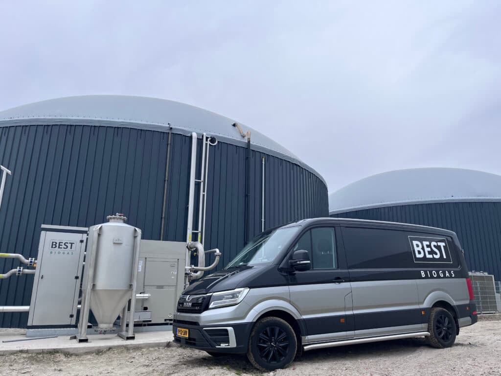 Mentink heeft een all-in onderhoudscontract met leverancier BEST Biogas. Hieronder valt onder andere een beschikbaarheidsgarantie van de installatie.