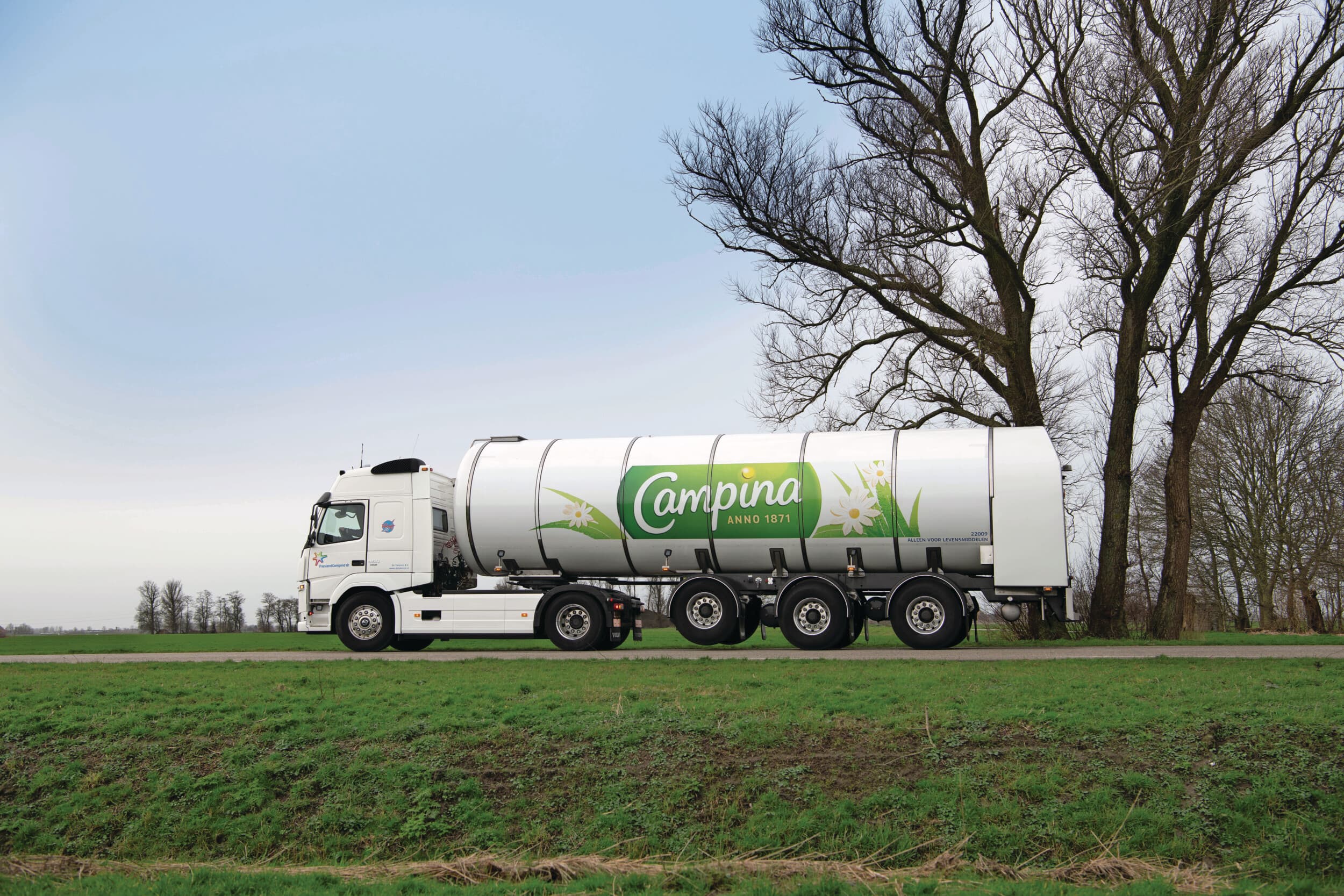 FrieslandCampina komt als eerste met de mededeling dat de melkprijs voor april stijgt. Foto: Mark Pasveer