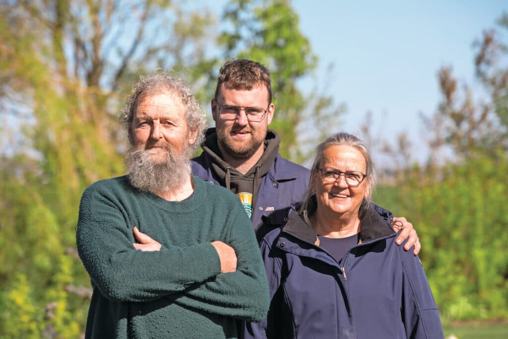 Ruben (29) van der Heide heeft in maatschap met zijn ouders Feike (75) en Rinkje (68) een melkveebedrijf in It Heidenskip (Fr.).