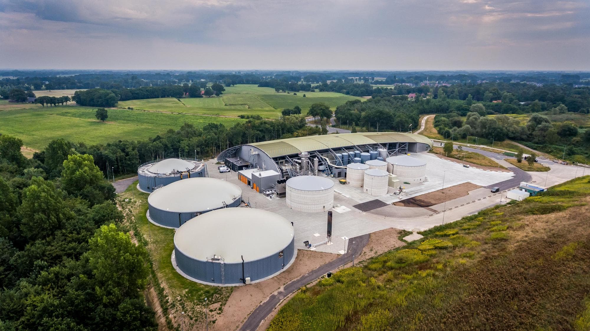 De mestverwerkingsinstallatie van Twence in Zenderen. Twence is een van de vijftien bedrijven die geregistreerd zijn als renure-producent. Foto: Twence