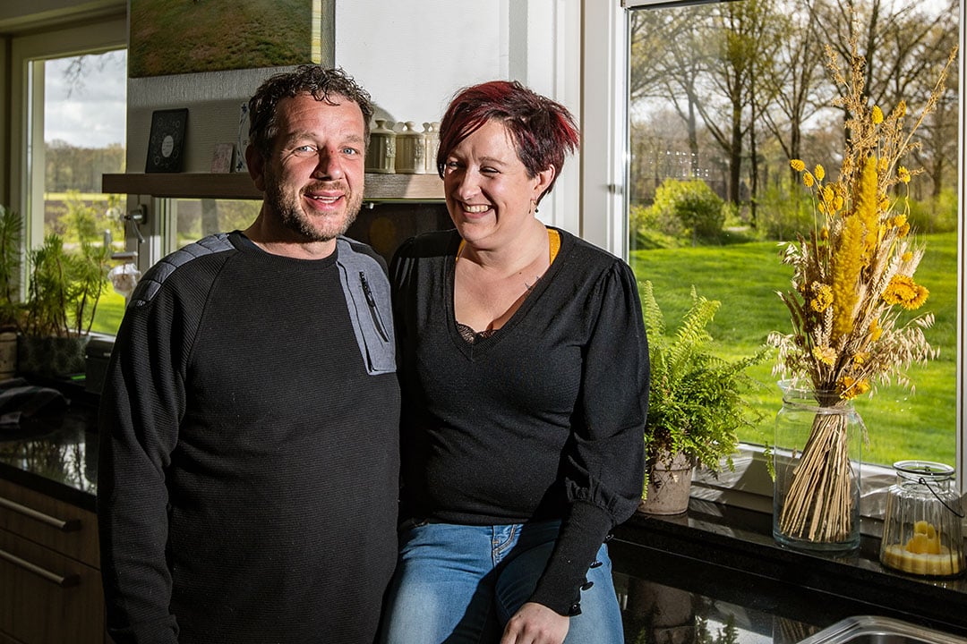 Eddy (42) en Anouk (37) ter Keurs – Nieuwe Weme hebben een samengesteld gezin van acht kinderen tussen 8 en 20 jaar oud. Ze wonen met z’n tienen in Weerselo.