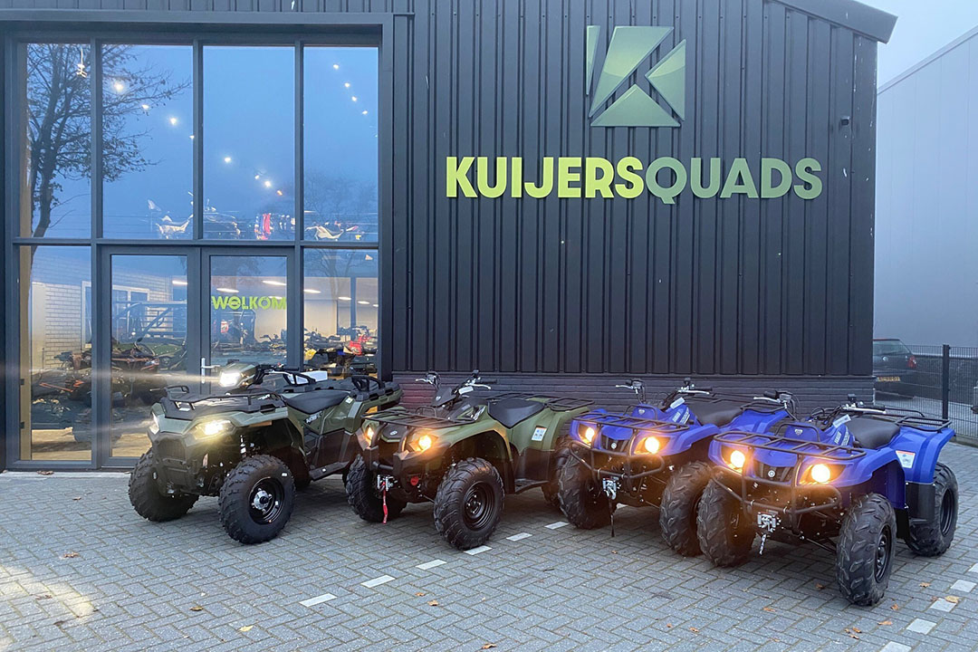 Vanuit de nieuwe showroom in Staphorst biedt Kuijers Quads een breed assortiment met bekende merken. Ook voor accessoires en onderhoud kun je er terecht. - Foto: Kuijers Quads