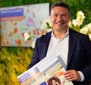 Robin van der Schuyt werkt samen met Rechtstreex, dat voedselpakketten met lokale producten samenstelt en levert. - Foto: Rabobank