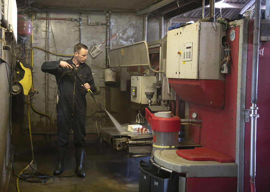 Melken gebeurt met twee melkrobots. - Foto: Mark Pasveer