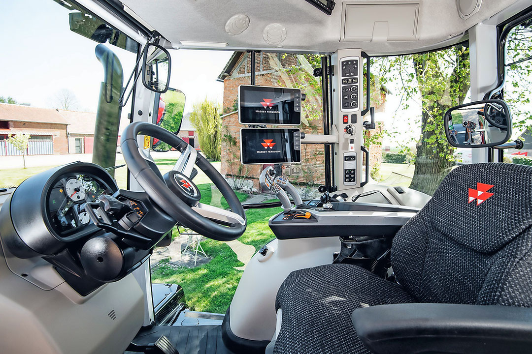 In beide trekkers zijn vooral in de cabine vernieuwingen te vinden. Zo is de armleuning geüpdatet en heeft de stuurconsole een fraaie zwarte tint gekregen.