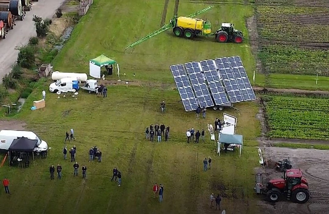 Presentatie van het zonne-aggregaat tijdens de open dagen bij Jacob van den Borne. - Foto: NPPL