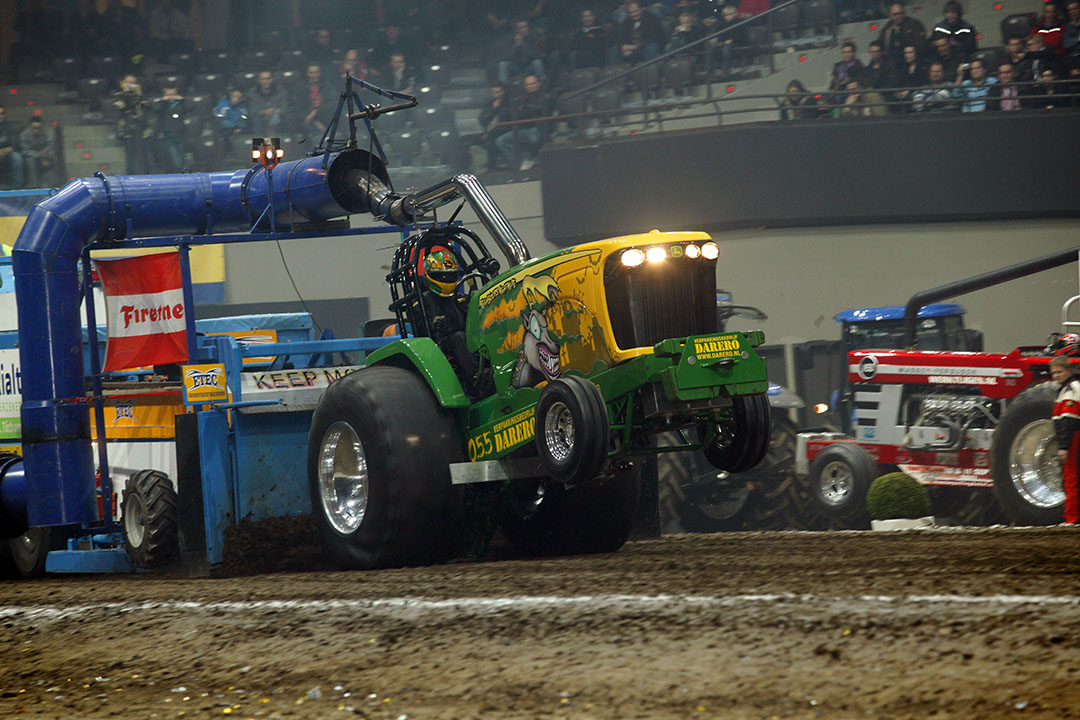 Neighbours Nightmare in actie in de 3,5 ton Pro Stock-klasse tijdens de Superpull, editie 38. - Foto: Henk Riswick