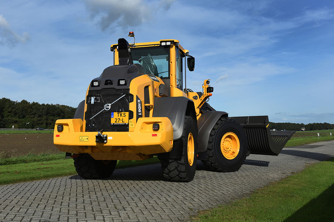 Onder de categorie rijdende werktuigen vallen ook voertuigen die in de agrarische sector gebruikt worden, zoals deze shovel. - Foto: RDW