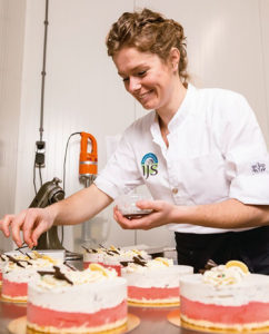 Rianne levert op bestelling aan restaurants, bakkerijen, streekproductenwinkels en particulieren. - Foto: Valmar