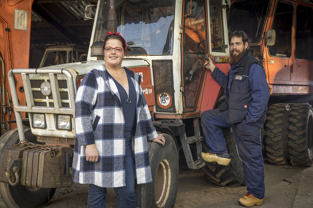 Else-Mein runt het bedrijf ondermeer met haar broer. Hij doet veel landwerk, zij voornamelijk de winkel.