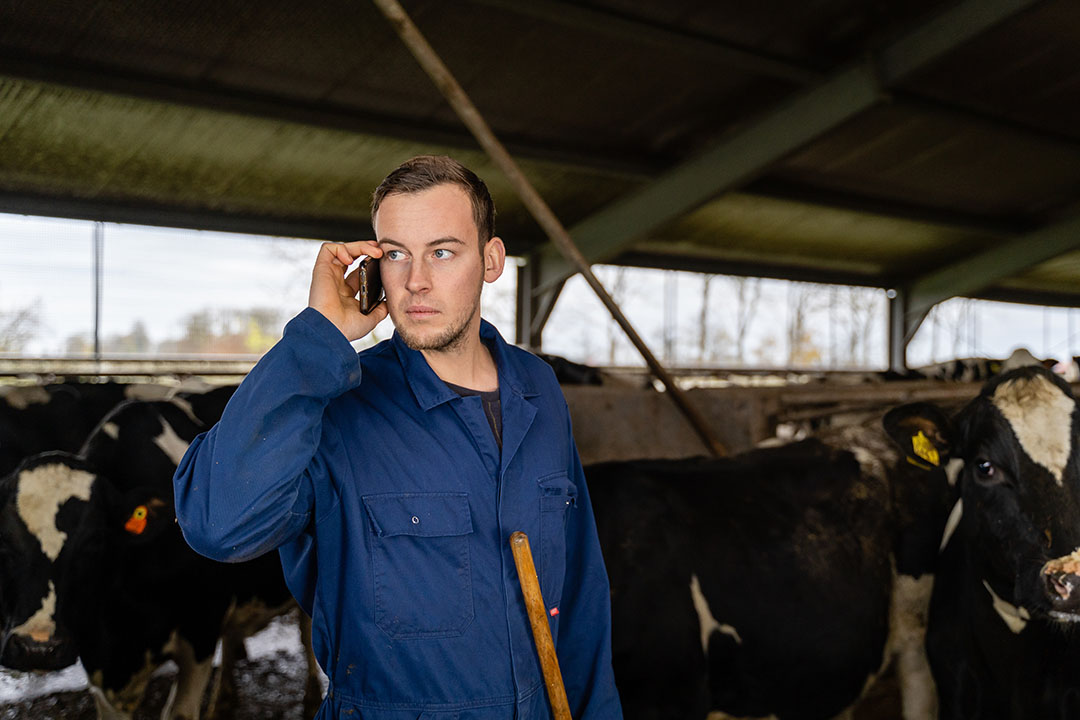 Een telefoontje tussendoor van een klant, Wilko neemt er uiteraard de tijd voor.