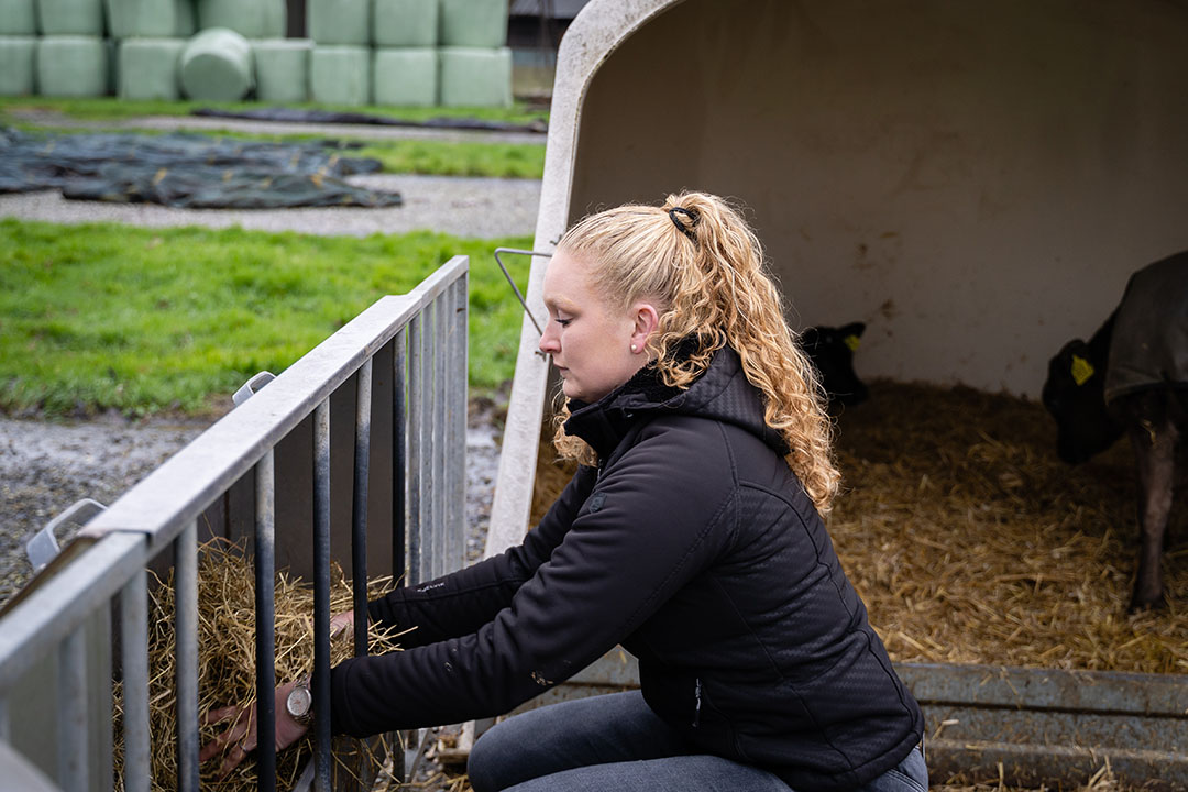Janine werkt vier dagen per week bij Accon Avm en helpt de overige tijd thuis mee.