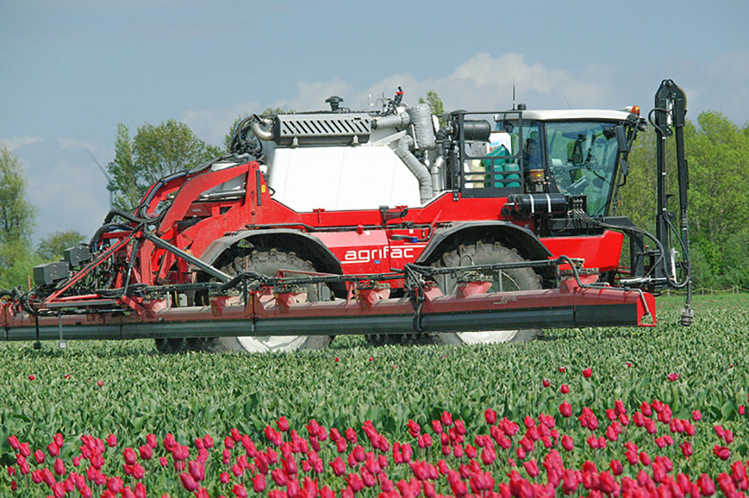 Met de Agrifac Condor veldspuit wordt afgifte per dop gestuurd. Daarmee is het middelengebruik te reduceren. - Foto: NPPL