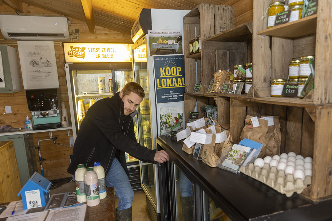 De eigen melk wordt vers verkocht maar ook verwerkt tot onder meer karnemelk, vla, yoghurt, boter, ijs en toetjes.