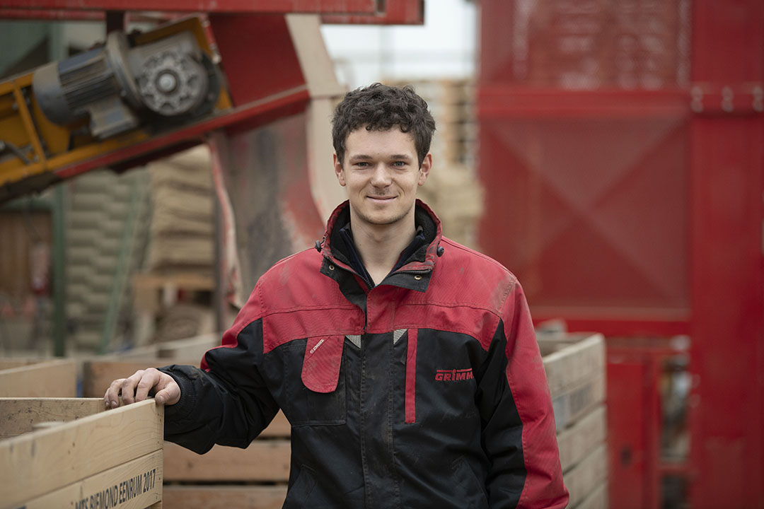 John zit met zijn vader veel op de lokatie in Ulrum (Gr.) maar het werk wordt goed verdeeld met de locatie in Eenrum.