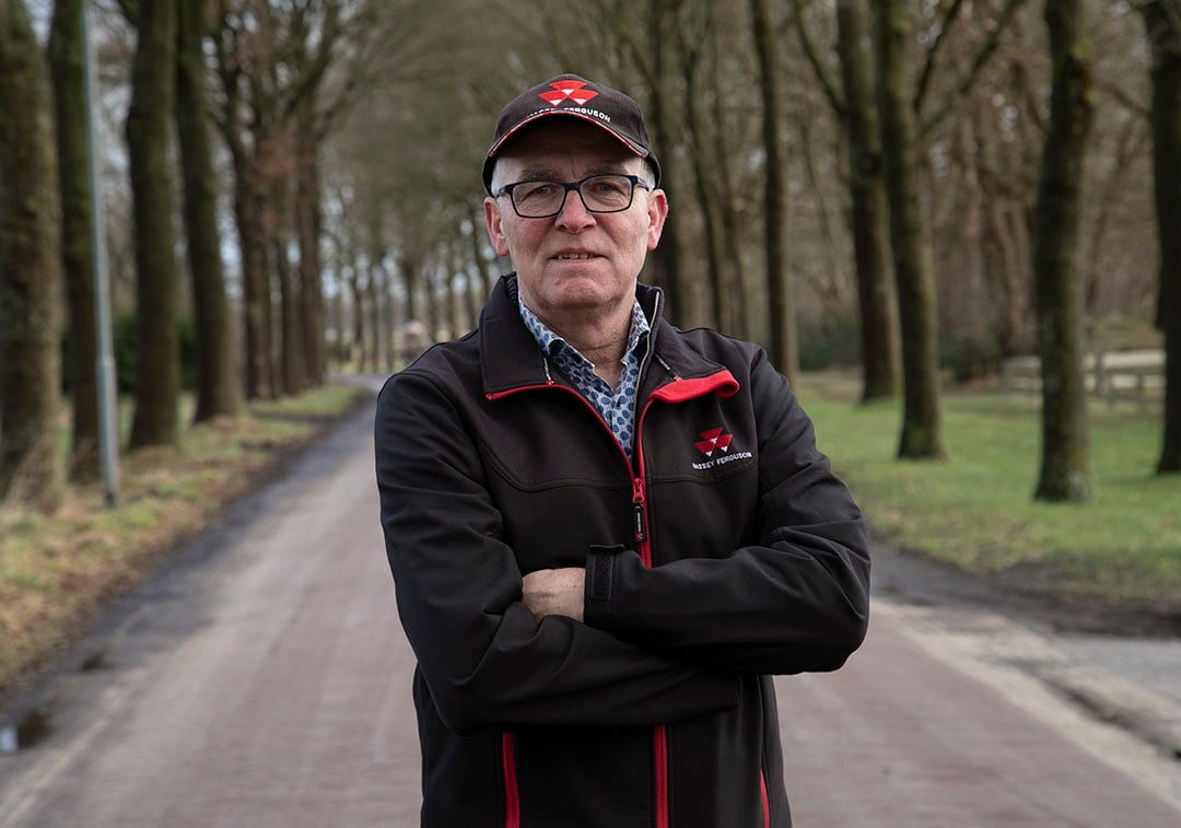 Boerenzoon Jaap Hadderingh (67) woont in Gasselte (Dr.). De pensionado werkte 41,5 jaar bij het Drents Landbouw Genootschap, dat later opging in Univé. Haddering heeft daarnaast een kleinschalig akkerbouwbedrijf. Hij bewerkt 25 hectare. Het bouwplan bestaat uit gras, tarwe, gerst en suikerbieten. Tot 2 jaar geleden teelde hij ook zetmeelaardappelen. Hadderingh is al jaren bestuurlijk actief. In 2017 ontving hij daarvoor een Koninklijke onderscheiding in de vorm van een lintje.