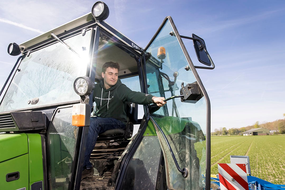 Het bedrijf werkt met gps maar verdere robotisering moet zich volgens Bart eerst nog meer bewijzen voor hij er in stapt.