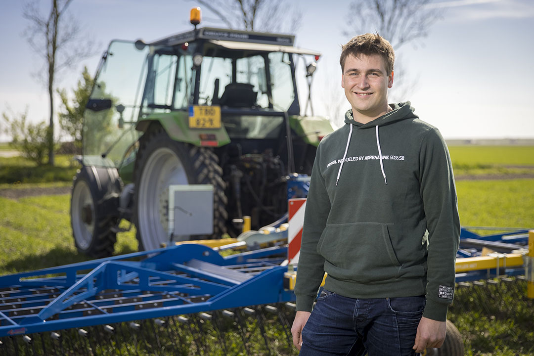Bart Benedictus (23) woont in Ens (Fl.) en is bezig met het laatste jaar van zijn studie tuin/akkerbouw agrarisch ondernemerschap aan Aeres Hogeschool in Dronten.