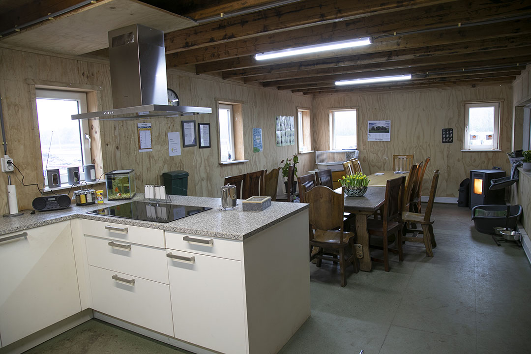 De werkzaamheden in de kantine van de zorgtak delen Astrid en Jos, voor de rest hebben ze hun werkzaamheden voor wat betreft de zorgboerderij gescheiden.