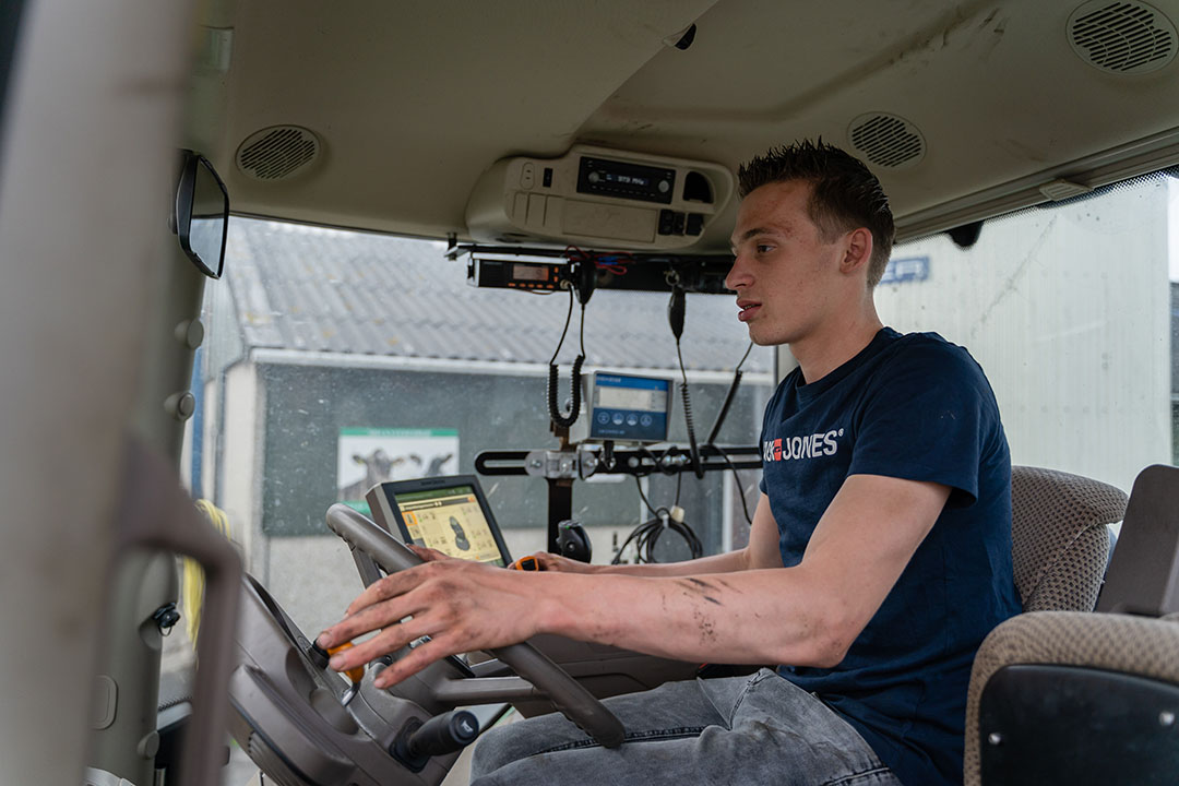 Eric heeft bijna zijn schooldiploma binnen. Daarna zal hij waarschijnlijk fulltime op het bedrijf bezig zijn.