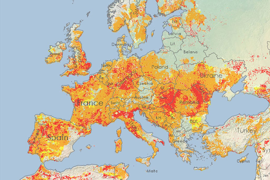Dit alarmerende kaartje publiceerde het Europese droogte observatorium deze week. Rood is: alarm (17% van het oppervlak), oranje is: waarschuwing (44%). Tweederde van de EU is in de gevarenzone. - Bron: EDO