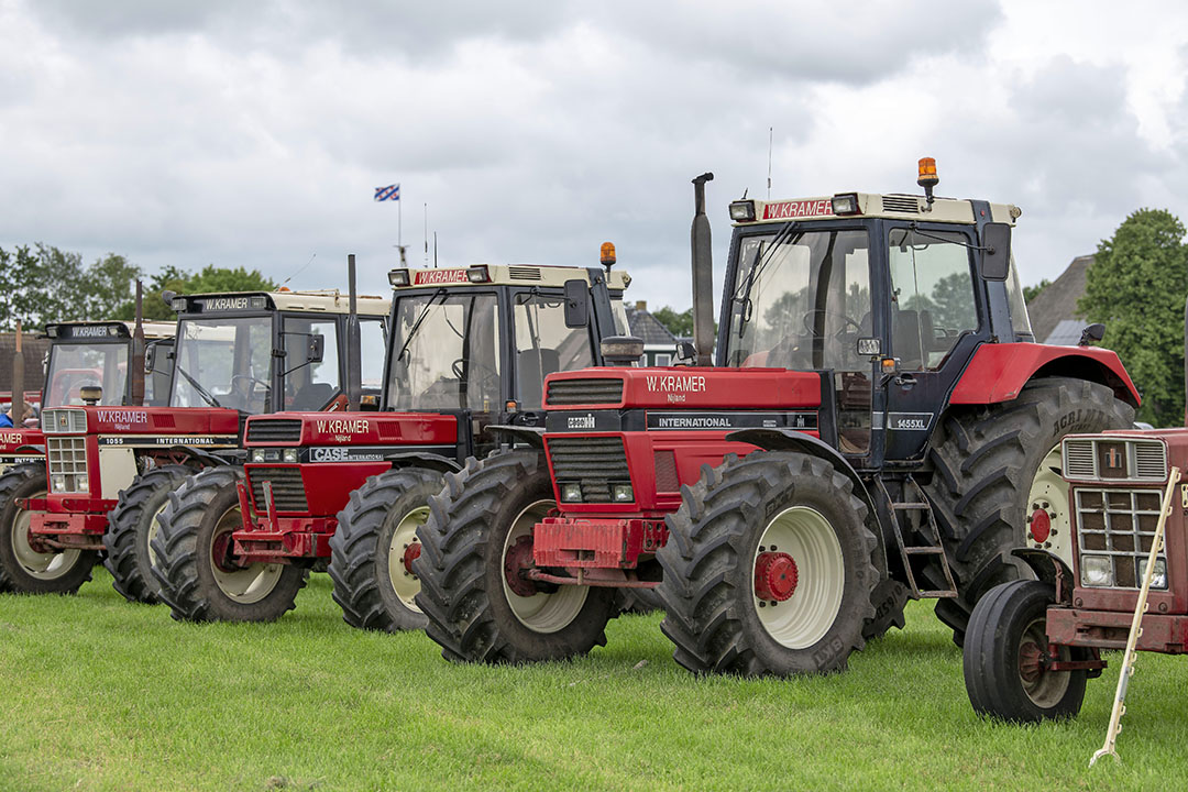 Op 9 juli stond Wytze Kramer met 8 trekkers op de oldtimerdag in zijn woonplaats Nijland. - Foto: Mark Pasveer