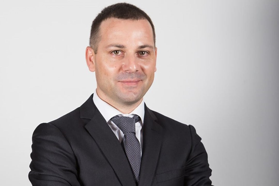 Diego Galli er Regional Sales Manager for EMEA (Europa, Midtøsten og Afrika) for GENO SA, avlsorganisasjonen til Norsk Rødt, Norges viktigste melkekyrerase.  Samvirkesystemet gir medlemsbønder makt til å påvirke utviklingen av Norges røde avlsprogram.  Genos hovedkontor ligger i Hamar, Norge.  - Foto: XSires