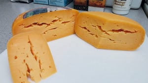 Boterzuur kan onder andere bij de productie van harde kaas zorgen voor grote gaten en een afwijkende geur en smaak.
