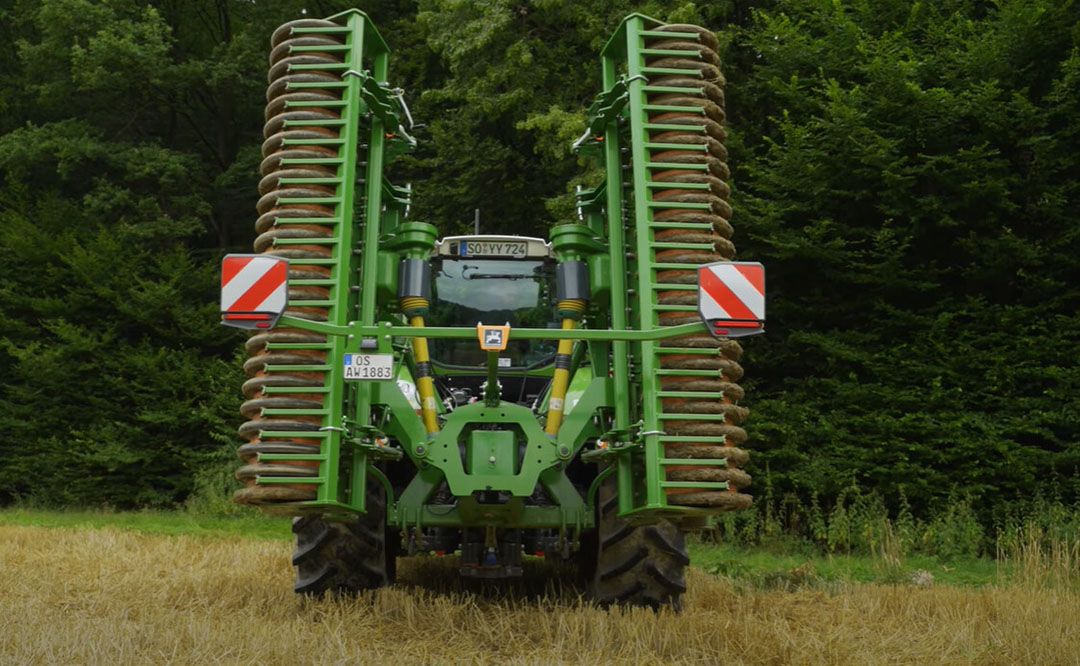 De Rotamix-rotorkopeg is tweedelig en klapt voor transport op tot maximaal 3 meter breed. De kopeg is uitsluitend geschikt voor solo-gebruik en is dus niet samen met een zaaimachine te gebruiken.