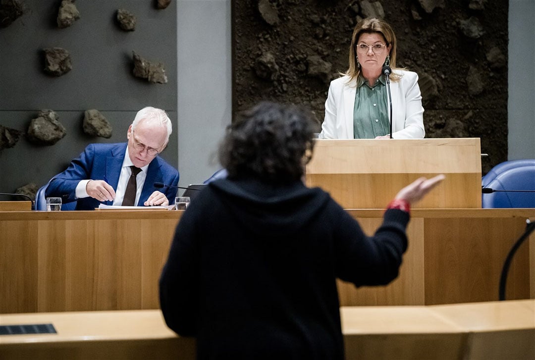 Van links naar rechts: lanbouwminister Piet Adema, Caroline van der Plas (BBB) en minister voor Natuur en Stikstof Christianne van der Wal tijdens het debat in de Tweede Kamer op 7 december. - Foto: ANP