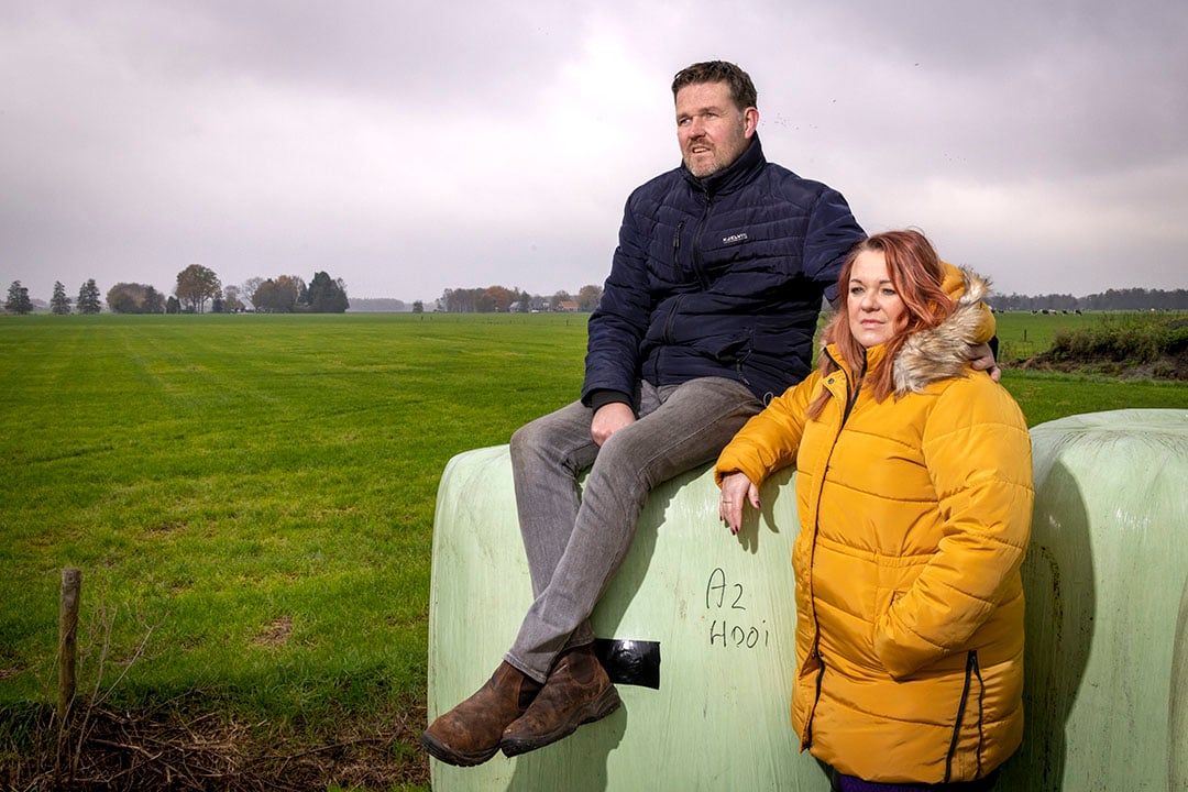 Janet en Ernst-Jan Mensink wonen met hun vijf kinderen van 12, 14, 16, 18 en 19 jaar in Westerhaar (Ov.), waar ze een melkveebedrijf hebben met 90 koeien en 75 stuks jongvee op 30 hectare eigendom en 7 hectare huurgrond.
