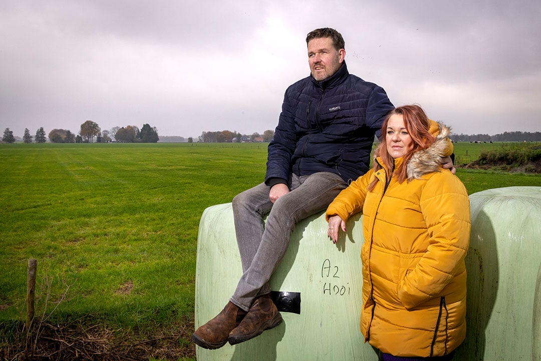 Janet en Ernst-Jan Mensink wonen met hun vijf kinderen van 12, 14, 16, 18 en 19 jaar in Westerhaar (Ov.), waar ze een melkveebedrijf hebben met 90 koeien en 75 stuks jongvee op 30 hectare eigendom en 7 hectare huurgrond.