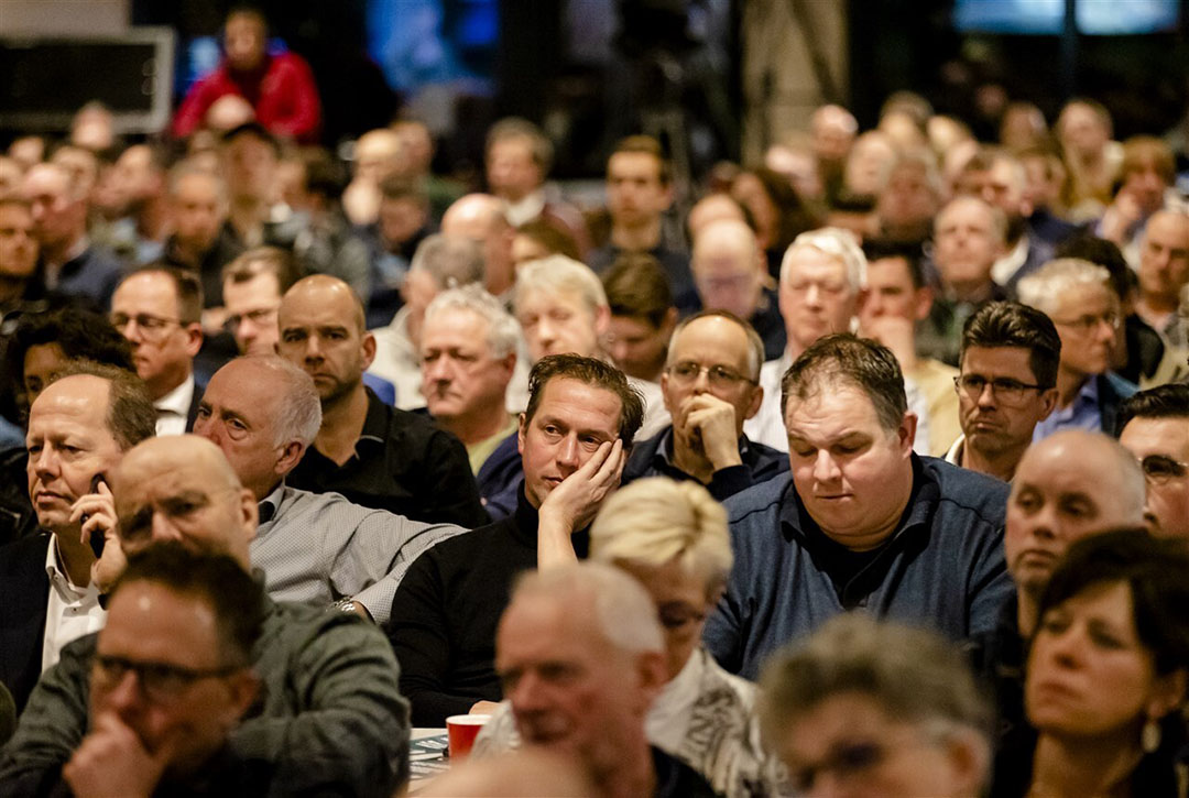 Onder de aanwezige boeren heerst veel wantrouwen over praten met de overheid over het stikstofbeleid en het Landbouwakkoord. Agractie wil toch in gesprek blijven, om op de eigen speerpunten te kunnen blijven hameren. - Foto: ANP