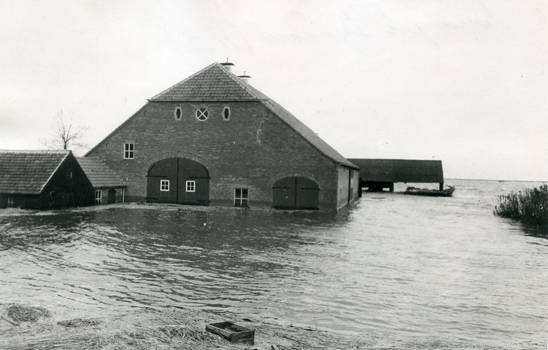 Het water steeg razendsnel. In sommige delen stond het binnen een halfuur twee tot drie meter hoog.