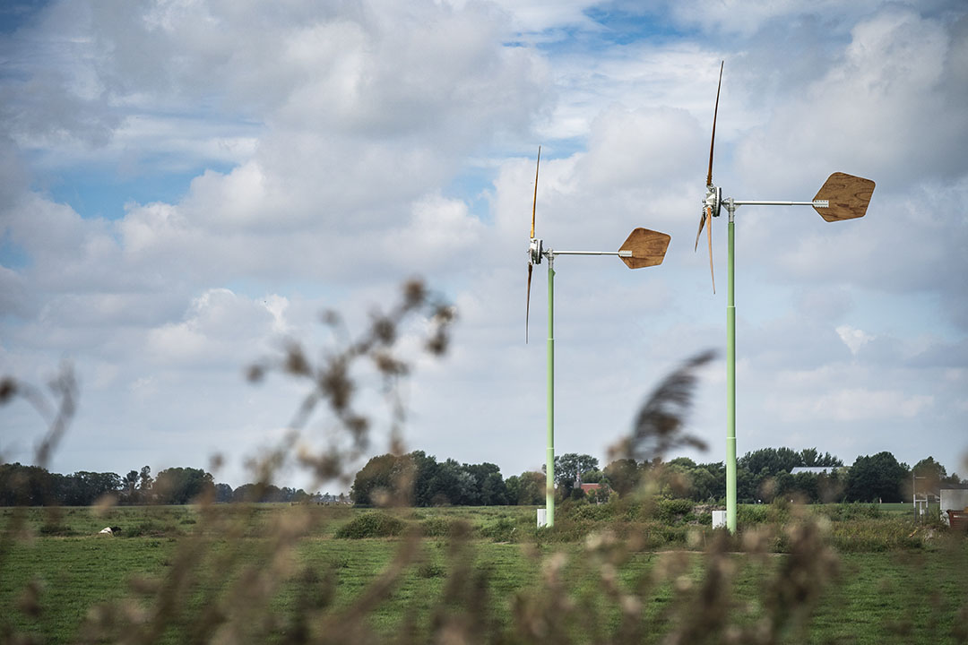 Voor het plaatsen van een kleine windmolen is een vergunning vereist. E.A.Z. Wind ontzorgt hierbij van A tot Z door de vergunning aan te vragen en het gehele vergunningsproces te doorlopen. - Foto: E.A.Z. Wind