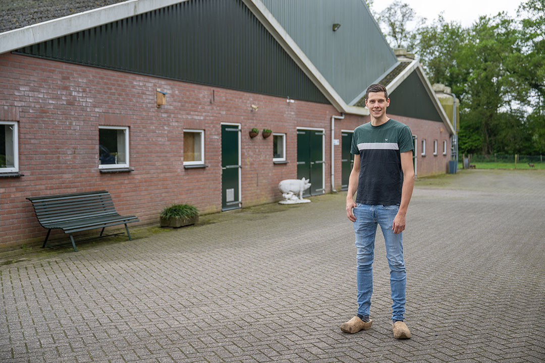 Stefan ter Haar is een van de twee varkenshouders die meedoet aan het pilotproject 'Varken stuurt zijn leefklimaat middels eigen gedrag'.