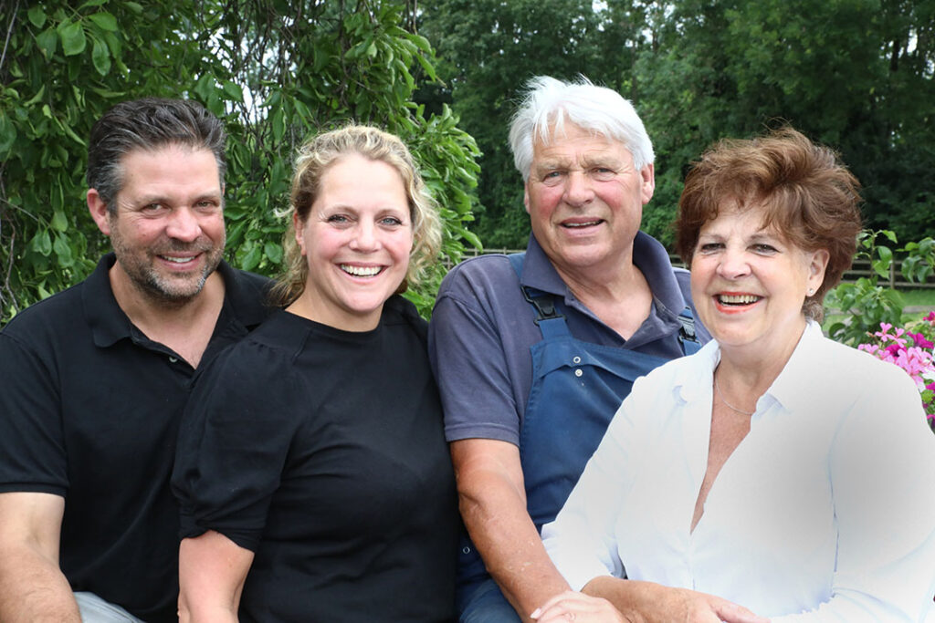 Bert (74), Janet (68), Bart (46) en Sabine (46) Lubbers zitten in de maatschap.