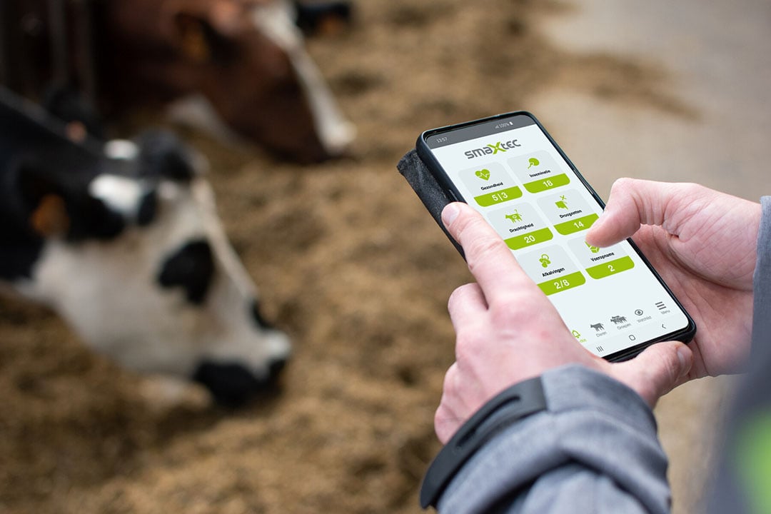 Bij afwijkingen ontvangt de veehouder onmiddellijk een melding op zijn mobiele telefoon of computer.